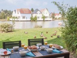 Camping Pas Cher vous présente avec son site Officiel campingpascher.fr, le Village vacances Pierre & Vacances Village Belle Dune classé 3 étoiles, situé sur la commune de Fort Mahon Plage dans le département Somme (Picardie) en France. Le village vacances Pierre & Vacances Village Belle Dune, vous présente un hébergement de type maison de 43 m² et télévision. Le village vacances Pierre & Vacances Village Belle Dune vous propose du sam. 31 octobre au sam. 07 novembre 2026 pour 7 nuits à 666€. Cette location propose 201 dates différentes pour réserver votre séjour. Découvrez également les 9 autres gammes d'hébergements du village vacances. Les Avis clients pour le Village vacances Pierre & Vacances Village Belle Dune sont de 6 sur 10. Bassin enfant, Piscine couverte, Piscine extérieure, Club ados, Club enfants, Aire de jeux enfants, Court de tennis, Pédalo, Salle de fitness, Terrain de basketball, Terrain de football, Terrain multisports, Tir à l’arc, Bar, Restaurant, Épicerie,... En savoir plus : cliquez-ICI.