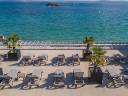 Camping Pas Cher vous présente avec son site Officiel campingpascher.fr, la Résidence Pierre & Vacances Premium Coteau Et La Mer classé 4 étoiles, située sur la commune de Douarnenez dans le département Finistère (Bretagne) en France. La résidence Pierre & Vacances Premium Coteau Et La Mer, vous présente un hébergement de type appartement de 37 m² et télévision. La résidence Pierre & Vacances Premium Coteau Et La Mer vous propose du dimanche 15 novembre au dimanche 22 novembre 2026 pour 7 nuits à 665€. Cette location propose 130 dates différentes pour réserver votre séjour. Découvrez également les 5 autres gammes d'hébergements de la résidence. Piscine chauffée, Piscine couverte, Aire de jeux enfants,... En savoir plus : cliquez-ICI.