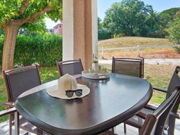 Camping Pas Cher vous présente avec son site Officiel campingpascher.fr, la Résidence Pierre & Vacances Les Parcs De Grimaud classé 3 étoiles, située sur la commune de Grimaud dans le département Var (Provence Alpes Côte D'azur) en France. La résidence Pierre & Vacances Les Parcs De Grimaud, vous présente un hébergement de type appartement de 35 m² pour 1 personne et télévision. La résidence Pierre & Vacances Les Parcs De Grimaud vous propose du vendredi 19 décembre au vendredi 26 décembre 2025 pour 7 nuits à 482€. Cette location propose 215 dates différentes pour réserver votre séjour. Découvrez également les 4 autres gammes d'hébergements de la résidence. Les Avis clients pour la Résidence Pierre & Vacances Les Parcs De Grimaud sont excellents avec une note moyenne de 8 sur 10. Piscine extérieure, Centre équestre, Golf, Location de bateaux, Plongée, Voile, Plats à emporter,... En savoir plus : cliquez-ICI.