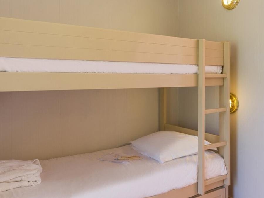 Camping Pas Cher vous présente avec son site Officiel campingpascher.fr, le Village vacances Pierre & Vacances Premium Les Rives De Cannes - Mandelieu classé 3 étoiles, situé sur la commune de Mandelieu La Napoule dans le département Alpes-maritimes (Provence Alpes Côte D'azur) en France. Le village vacances Pierre & Vacances Premium Les Rives De Cannes - Mandelieu, vous présente un hébergement de type studio de 25 m² avec climatisation et télévision. Le village vacances Pierre & Vacances Premium Les Rives De Cannes - Mandelieu vous propose du dimanche 10 janvier au dimanche 17 janvier 2027 pour 7 nuits à 428€. Cette location propose 209 dates différentes pour réserver votre séjour. Découvrez également les 14 autres gammes d'hébergements du village vacances. Piscine chauffée, Piscine extérieure, Aire de jeux enfants, Canoë-kayak, Golf, Ping-pong, Pétanque, Ski nautique, Terrain de basketball, Terrain de football, Terrain de volley-ball, Terrain multisports, Bar, Plats à emporter,... En savoir plus : cliquez-ICI.