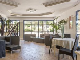 Camping Pas Cher vous présente avec son site Officiel campingpascher.fr, le Village vacances Pierre & Vacances Premium Les Rives De Cannes - Mandelieu classé 3 étoiles, situé sur la commune de Mandelieu La Napoule dans le département Alpes-maritimes (Provence Alpes Côte D'azur) en France. Le village vacances Pierre & Vacances Premium Les Rives De Cannes - Mandelieu, vous présente un hébergement de type studio de 25 m² pour 2 personnes avec climatisation et télévision. Le village vacances Pierre & Vacances Premium Les Rives De Cannes - Mandelieu vous propose du vendredi 27 mars au vendredi 03 avril 2026 pour 7 nuits à 382€. Cette location propose 98 dates différentes pour réserver votre séjour. Découvrez également les 14 autres gammes d'hébergements du village vacances. Piscine chauffée, Piscine extérieure, Aire de jeux enfants, Canoë-kayak, Golf, Ping-pong, Pétanque, Ski nautique, Terrain de basketball, Terrain de football, Terrain de volley-ball, Terrain multisports, Bar, Plats à emporter,... En savoir plus : cliquez-ICI.