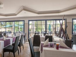 Camping Pas Cher vous présente avec son site Officiel campingpascher.fr, le Village vacances Pierre & Vacances Premium Les Rives De Cannes - Mandelieu classé 3 étoiles, situé sur la commune de Mandelieu La Napoule dans le département Alpes-maritimes (Provence Alpes Côte D'azur) en France. Le village vacances Pierre & Vacances Premium Les Rives De Cannes - Mandelieu, vous présente un hébergement de type studio avec climatisation et télévision. Le village vacances Pierre & Vacances Premium Les Rives De Cannes - Mandelieu vous propose du vendredi 24 avril au vendredi 01 mai 2026 pour 7 nuits à 479€. Cette location propose 136 dates différentes pour réserver votre séjour. Découvrez également les 14 autres gammes d'hébergements du village vacances. Piscine chauffée, Piscine extérieure, Aire de jeux enfants, Canoë-kayak, Golf, Ping-pong, Pétanque, Ski nautique, Terrain de basketball, Terrain de football, Terrain de volley-ball, Terrain multisports, Bar, Plats à emporter,... En savoir plus : cliquez-ICI.