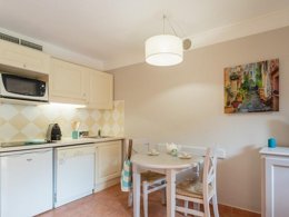 Camping Pas Cher vous présente avec son site Officiel campingpascher.fr, le Village vacances Pierre & Vacances Premium Les Rives De Cannes - Mandelieu classé 3 étoiles, situé sur la commune de Mandelieu La Napoule dans le département Alpes-maritimes (Provence Alpes Côte D'azur) en France. Le village vacances Pierre & Vacances Premium Les Rives De Cannes - Mandelieu, vous présente un hébergement de type studio de 19 m² avec climatisation et télévision. Le village vacances Pierre & Vacances Premium Les Rives De Cannes - Mandelieu vous propose du dimanche 01 mars au dimanche 08 mars 2026 pour 7 nuits à 323€. Cette location propose 192 dates différentes pour réserver votre séjour. Découvrez également les 14 autres gammes d'hébergements du village vacances. Piscine chauffée, Piscine extérieure, Aire de jeux enfants, Canoë-kayak, Golf, Ping-pong, Pétanque, Ski nautique, Terrain de basketball, Terrain de football, Terrain de volley-ball, Terrain multisports, Bar, Plats à emporter,... En savoir plus : cliquez-ICI.