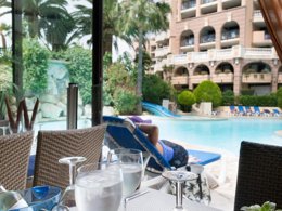 Camping Pas Cher vous présente avec son site Officiel campingpascher.fr, la Résidence Pierre & Vacances Cannes Verrerie classé 3 étoiles, située sur la commune de Cannes dans le département Alpes-maritimes (Provence Alpes Côte D'azur) en France. La résidence Pierre & Vacances Cannes Verrerie, vous présente un hébergement de type studio pour 2 personnes avec climatisation et télévision. La résidence Pierre & Vacances Cannes Verrerie vous propose du vendredi 27 mars au vendredi 03 avril 2026 pour 7 nuits à 429€. Cette location propose 189 dates différentes pour réserver votre séjour. Découvrez également les 11 autres gammes d'hébergements de la résidence. Piscine extérieure, Golf, Restaurant,... En savoir plus : cliquez-ICI.