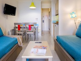 Camping Pas Cher vous présente avec son site Officiel campingpascher.fr, la Résidence Pierre & Vacances Cannes Verrerie classé 3 étoiles, située sur la commune de Cannes dans le département Alpes-maritimes (Provence Alpes Côte D'azur) en France. La résidence Pierre & Vacances Cannes Verrerie, vous présente un hébergement de type studio pour 2 personnes avec climatisation et télévision. La résidence Pierre & Vacances Cannes Verrerie vous propose du lundi 23 mars au lundi 30 mars 2026 pour 7 nuits à 411€. Cette location propose 147 dates différentes pour réserver votre séjour. Découvrez également les 11 autres gammes d'hébergements de la résidence. Piscine extérieure, Golf, Restaurant,... En savoir plus : cliquez-ICI.