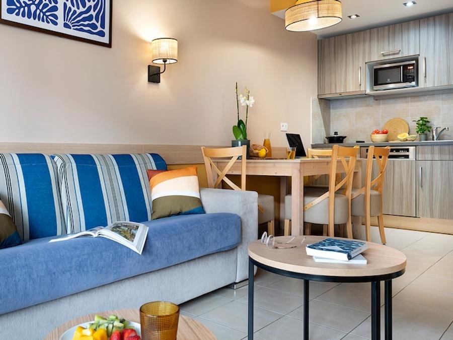 Camping Pas Cher vous présente avec son site Officiel campingpascher.fr, la Résidence Pierre & Vacances Premium Julia Augusta classé 4 étoiles, située sur la commune de Roquebrune Cap Martin dans le département Alpes-maritimes (Provence Alpes Côte D'azur) en France. La résidence Pierre & Vacances Premium Julia Augusta, vous présente un hébergement de type appartement de 37 m² avec climatisation et télévision. La résidence Pierre & Vacances Premium Julia Augusta vous propose du lundi 16 novembre au lundi 23 novembre 2026 pour 7 nuits à 558€. Cette location propose 170 dates différentes pour réserver votre séjour. Découvrez également les 4 autres gammes d'hébergements de la résidence. Mer, Piscine chauffée, Piscine extérieure,... En savoir plus : cliquez-ICI.