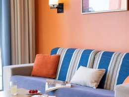 Camping Pas Cher vous présente avec son site Officiel campingpascher.fr, la Résidence Pierre & Vacances Premium Julia Augusta classé 4 étoiles, située sur la commune de Roquebrune Cap Martin dans le département Alpes-maritimes (Provence Alpes Côte D'azur) en France. La résidence Pierre & Vacances Premium Julia Augusta vous propose un hébergement de type appartement de 52 m² avec climatisation (télévision). Cet hébergement propose plus de 124 dates différentes pour réserver ! Pour dévouvrir la période la moins chère, consultez la rubrique 'Tarifs' et sélectionnez votre mois de départ. L'établissement vous propose 4 autres types d'hébergements. Découvrez tous nos séjours à petits prix dans la commune et aux alentours de Roquebrune Cap Martin du département : Alpes-maritimes (Provence Alpes Côte D'azur). Mer, Piscine chauffée, Piscine extérieure,... En savoir plus : cliquez-ICI.