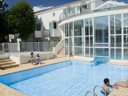 Camping Pas Cher vous présente avec son site Officiel campingpascher.fr, la Résidence Pierre & Vacances Premium Le Palais Des Gouverneurs classé 3 étoiles, située sur la commune de Saint Martin De Ré dans le département Charente-maritime (Poitou Charentes) en France. La résidence Pierre & Vacances Premium Le Palais Des Gouverneurs, vous présente un hébergement de type studio de 26 m². La résidence Pierre & Vacances Premium Le Palais Des Gouverneurs vous propose du sam. 28 novembre au sam. 05 décembre 2026 pour 7 nuits à 417€. Cette location propose 240 dates différentes pour réserver votre séjour. Découvrez également les 7 autres gammes d'hébergements de la résidence. Piscine couverte, Piscine extérieure, Aire de jeux enfants,... En savoir plus : cliquez-ICI.