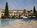 Camping Pas Cher vous présente avec son site Officiel campingpascher.fr, la Résidence Pierre & Vacances Les Rivages Des Issambres classé 3 étoiles, située sur la commune de Les Issambres dans le département Var (Provence Alpes Côte D'azur) en France. La résidence Pierre & Vacances Les Rivages Des Issambres, vous présente un hébergement de type studio de 25 m² pour 1 personne et télévision. La résidence Pierre & Vacances Les Rivages Des Issambres vous propose du dimanche 03 janvier au dimanche 10 janvier 2027 pour 7 nuits à 413€. Cette location propose 160 dates différentes pour réserver votre séjour. Découvrez également les 5 autres gammes d'hébergements de la résidence. Piscine extérieure, Court de tennis, Location de bateaux, Ping-pong, Plongée, Voile, Bar, Restaurant, Snack/Bar,... En savoir plus : cliquez-ICI.