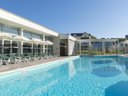Camping Pas Cher vous présente avec son site Officiel campingpascher.fr, le Village vacances Pierre & Vacances Le Domaine Du Bois De La Gree classé 3 étoiles, situé sur la commune de Pornichet dans le département Loire-atlantique (Pays De La Loire) en France. Le village vacances Pierre & Vacances Le Domaine Du Bois De La Gree, vous présente un hébergement de type maison de 40 m² et télévision. Le village vacances Pierre & Vacances Le Domaine Du Bois De La Gree vous propose du dimanche 11 octobre au dimanche 18 octobre 2026 pour 7 nuits à 510€. Cette location propose 190 dates différentes pour réserver votre séjour. Découvrez également les 5 autres gammes d'hébergements du village vacances. Les Avis clients pour le Village vacances Pierre & Vacances Le Domaine Du Bois De La Gree sont de 6 sur 10. Piscine couverte, Piscine extérieure, Aire de jeux enfants, Ping-pong, Pétanque, Terrain de basketball,... En savoir plus : cliquez-ICI.
