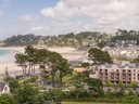Camping Pas Cher vous présente avec son site Officiel campingpascher.fr, la Résidence Pierre & Vacances L'Archipel classé 3 étoiles, située sur la commune de Perros Guirec dans le département Côtes-d'armor (Bretagne) en France. La résidence Pierre & Vacances L'Archipel, vous présente un hébergement de type studio de 22 m² pour 1 personne et télévision. La résidence Pierre & Vacances L'Archipel vous propose du mardi 17 novembre au mardi 24 novembre 2026 pour 7 nuits à 413€. Cette location propose 158 dates différentes pour réserver votre séjour. Découvrez également les 6 autres gammes d'hébergements de la résidence. Piscine extérieure, Plongée, Randonnée, Surf, Voile,... En savoir plus : cliquez-ICI.