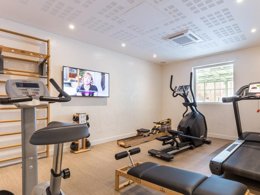 Camping Pas Cher vous présente avec son site Officiel campingpascher.fr, la Résidence Pierre & Vacances Premium Presqu'Ile De La Touques classé 5 étoiles, située sur la commune de Deauville dans le département Calvados (Basse Normandie) en France. La résidence Pierre & Vacances Premium Presqu'Ile De La Touques, vous présente un hébergement de type appartement de 60 m² et télévision. La résidence Pierre & Vacances Premium Presqu'Ile De La Touques vous propose du dimanche 04 janvier au dimanche 11 janvier 2026 pour 7 nuits à 972€. Cette location propose 74 dates différentes pour réserver votre séjour. Découvrez également les 10 autres gammes d'hébergements de la résidence. Piscine couverte, Piscine extérieure, Aire de jeux enfants, Centre équestre, Salle de fitness, Épicerie,... En savoir plus : cliquez-ICI.