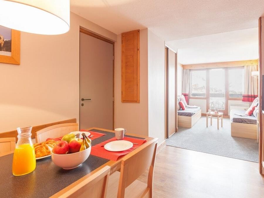 Camping Pas Cher vous présente avec son site Officiel campingpascher.fr, la Résidence Pierre & Vacances L'Ours Blanc classé 3 étoiles, située sur la commune de Huez dans le département Isère (Rhône Alpes) en France. La résidence Pierre & Vacances L'Ours Blanc, vous présente un hébergement de type appartement de 50 m² et télévision. La résidence Pierre & Vacances L'Ours Blanc vous propose du dimanche 23 août au dimanche 30 août 2026 pour 7 nuits à 811€. Cette location propose 28 dates différentes pour réserver votre séjour. Découvrez également les 5 autres gammes d'hébergements de la résidence. Club enfants,... En savoir plus : cliquez-ICI.
