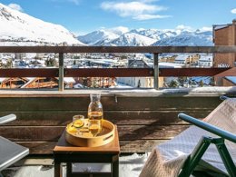 Camping Pas Cher vous présente avec son site Officiel campingpascher.fr, la Résidence Pierre & Vacances L'Ours Blanc classé 3 étoiles, située sur la commune de Huez dans le département Isère (Rhône Alpes) en France. La résidence Pierre & Vacances L'Ours Blanc, vous présente un hébergement de type studio pour 2 personnes et télévision. La résidence Pierre & Vacances L'Ours Blanc vous propose du dimanche 23 août au dimanche 30 août 2026 pour 7 nuits à 476€. Cette location propose 32 dates différentes pour réserver votre séjour. Découvrez également les 5 autres gammes d'hébergements de la résidence. Club enfants,... En savoir plus : cliquez-ICI.