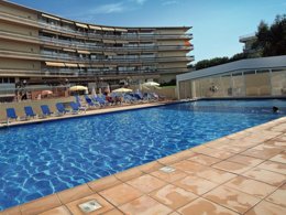 Camping Pas Cher vous présente avec son site Officiel campingpascher.fr, la Résidence Pierre & Vacances Héliotel Marine classé 4 étoiles, située sur la commune de Saint Laurent Du Var dans le département Alpes-maritimes (Provence Alpes Côte D'azur) en France. La résidence Pierre & Vacances Héliotel Marine, vous présente un hébergement de type appartement de 45 m² pour 1 personne. La résidence Pierre & Vacances Héliotel Marine vous propose du sam. 03 janvier au sam. 10 janvier 2026 pour 7 nuits à 456.75€. Cette location propose 31 dates différentes pour réserver votre séjour. Découvrez également les 2 autres gammes d'hébergements de la résidence. Piscine extérieure, Aire de jeux enfants, Court de tennis, Ping-pong,... En savoir plus : cliquez-ICI.