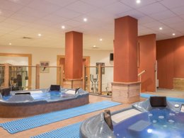 Camping Pas Cher vous présente avec son site Officiel campingpascher.fr, la Résidence Pierre & Vacances Les Temples Du Soleil classé 3 étoiles, située sur la commune de Les Belleville dans le département Savoie (Rhône Alpes) en France. La résidence Pierre & Vacances Les Temples Du Soleil, vous présente un hébergement de type appartement de 28 m² et télévision. La résidence Pierre & Vacances Les Temples Du Soleil vous propose du vendredi 03 juillet au vendredi 10 juillet 2026 pour 7 nuits à 406€. Cette location propose 53 dates différentes pour réserver votre séjour. Découvrez également les 4 autres gammes d'hébergements de la résidence. Salle de fitness, Restaurant, Épicerie,... En savoir plus : cliquez-ICI.