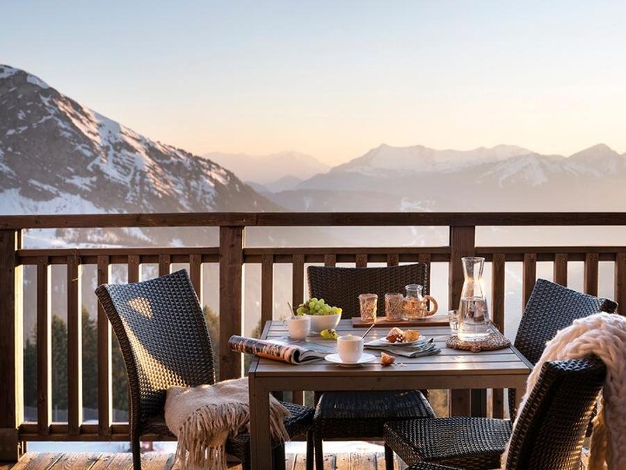 Camping Pas Cher vous présente avec son site Officiel campingpascher.fr, la Résidence Pierre & Vacances Premium L'Amara classé 5 étoiles, située sur la commune de Avoriaz dans le département Haute-savoie (Rhône Alpes) en France. La résidence Pierre & Vacances Premium L'Amara vous propose un hébergement de type appartement de 65 m² (télévision). L'établissement vous propose 7 autres types d'hébergements. Découvrez tous nos séjours à petits prix dans la commune et aux alentours de Avoriaz du département : Haute-savoie (Rhône Alpes). Piscine chauffée, Piscine couverte, Golf, Ping-pong, Piscine, Bar, Restaurant,... En savoir plus : cliquez-ICI.