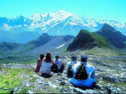 Camping Pas Cher vous présente avec son site Officiel campingpascher.fr, la Résidence Pierre & Vacances Premium Les Terrasses D'Eos classé 5 étoiles, située sur la commune de Flaine dans le département Haute-savoie (Rhône Alpes) en France. La résidence Pierre & Vacances Premium Les Terrasses D'Eos, vous présente un hébergement de type appartement de 30 m² et télévision. La résidence Pierre & Vacances Premium Les Terrasses D'Eos vous propose du sam. 22 août au sam. 29 août 2026 pour 7 nuits à 768€. Cette location propose 57 dates différentes pour réserver votre séjour. Découvrez également les 6 autres gammes d'hébergements de la résidence. Piscine chauffée, Piscine extérieure, Salle de fitness, Dépôt de pain,... En savoir plus : cliquez-ICI.