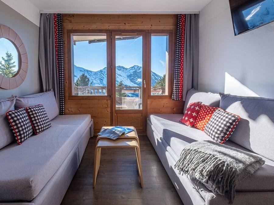 Camping Pas Cher vous présente avec son site Officiel campingpascher.fr, la Résidence Pierre & Vacances Saskia Falaise classé 3 étoiles, située sur la commune de Morzine dans le département Haute-savoie (Rhône Alpes) en France. La résidence Pierre & Vacances Saskia Falaise, vous présente un hébergement de type appartement de 20 m² pour 1 personne. La résidence Pierre & Vacances Saskia Falaise vous propose du sam. 27 juin au sam. 04 juillet 2026 pour 7 nuits à 445€. Cette location propose 4 dates différentes pour réserver votre séjour. Découvrez également les 7 autres gammes d'hébergements de la résidence. Centre équestre, Court de tennis, Escalade, Randonnée, Terrain de football, Tir à l’arc, Restaurant, Épicerie,... En savoir plus : cliquez-ICI.
