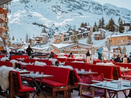 Camping Pas Cher vous présente avec son site Officiel campingpascher.fr, la Résidence Pierre & Vacances Saskia Falaise classé 3 étoiles, située sur la commune de Morzine dans le département Haute-savoie (Rhône Alpes) en France. La résidence Pierre & Vacances Saskia Falaise, vous présente un hébergement de type appartement de 20 m² pour 1 personne. La résidence Pierre & Vacances Saskia Falaise vous propose du sam. 29 août au sam. 05 septembre 2026 pour 7 nuits à 392€. Cette location propose 82 dates différentes pour réserver votre séjour. Découvrez également les 7 autres gammes d'hébergements de la résidence. Centre équestre, Court de tennis, Escalade, Randonnée, Terrain de football, Tir à l’arc, Restaurant, Épicerie,... En savoir plus : cliquez-ICI.