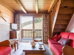 Camping Pas Cher vous présente avec son site Officiel campingpascher.fr, la Résidence Pierre & Vacances Premium Les Alpages De Chantel classé 5 étoiles, située sur la commune de Bourg St Maurice dans le département Savoie (Rhône Alpes) en France. La résidence Pierre & Vacances Premium Les Alpages De Chantel, vous présente un hébergement de type appartement de 39 m² et télévision. La résidence Pierre & Vacances Premium Les Alpages De Chantel vous propose du dimanche 23 août au dimanche 30 août 2026 pour 7 nuits à 916€. Cette location propose 24 dates différentes pour réserver votre séjour. Découvrez également les 4 autres gammes d'hébergements de la résidence. Piscine chauffée, Piscine couverte, Salle de fitness, Dépôt de pain,... En savoir plus : cliquez-ICI.