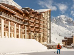 Camping Pas Cher vous présente avec son site Officiel campingpascher.fr, la Résidence Pierre & Vacances Les Néreïdes classé 3 étoiles, située sur la commune de La Plagne Tarentaise dans le département Savoie (Rhône Alpes) en France. La résidence Pierre & Vacances Les Néreïdes, vous présente un hébergement de type appartement de 35 m² et télévision. La résidence Pierre & Vacances Les Néreïdes vous propose du jeudi 09 juillet au jeudi 16 juillet 2026 pour 7 nuits à 551€. Cette location propose 59 dates différentes pour réserver votre séjour. Découvrez également les 2 autres gammes d'hébergements de la résidence. Piscine chauffée, Piscine couverte, Aire de jeux enfants, Canyoning, Escalade, Pétanque, Randonnée, Épicerie,... En savoir plus : cliquez-ICI.
