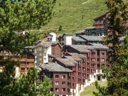 Camping Pas Cher vous présente avec son site Officiel campingpascher.fr, la Résidence Pierre & Vacances Les Gémeaux classé 3 étoiles, située sur la commune de Macot La Plagne dans le département Savoie (Rhône Alpes) en France. La résidence Pierre & Vacances Les Gémeaux, vous présente un hébergement de type studio de 23 m² pour 2 personnes et télévision. La résidence Pierre & Vacances Les Gémeaux vous propose du sam. 04 juillet au sam. 11 juillet 2026 pour 7 nuits à 399€. Cette location propose 62 dates différentes pour réserver votre séjour. Découvrez également les 3 autres gammes d'hébergements de la résidence. Club enfants, Épicerie,... En savoir plus : cliquez-ICI.