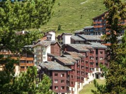 Camping Pas Cher vous présente avec son site Officiel campingpascher.fr, la Résidence Pierre & Vacances Les Gémeaux classé 3 étoiles, située sur la commune de Macot La Plagne dans le département Savoie (Rhône Alpes) en France. La résidence Pierre & Vacances Les Gémeaux, vous présente un hébergement de type studio de 23 m² pour 2 personnes et télévision. La résidence Pierre & Vacances Les Gémeaux vous propose du sam. 04 juillet au sam. 11 juillet 2026 pour 7 nuits à 399€. Cette location propose 62 dates différentes pour réserver votre séjour. Découvrez également les 3 autres gammes d'hébergements de la résidence. Club enfants, Épicerie,... En savoir plus : cliquez-ICI.