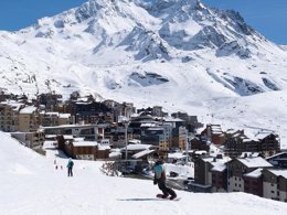 Camping Pas Cher vous présente avec son site Officiel campingpascher.fr, la Résidence Pierre & Vacances Le Tikal classé 3 étoiles, située sur la commune de Les Belleville dans le département Savoie (Rhône Alpes) en France. La résidence Pierre & Vacances Le Tikal vous propose un hébergement de type appartement de 54 m² (télévision). L'établissement vous propose 3 autres types d'hébergements. Découvrez tous nos séjours à petits prix dans la commune et aux alentours de Les Belleville du département : Savoie (Rhône Alpes). Terrain de squash,... En savoir plus : cliquez-ICI.