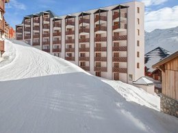 Camping Pas Cher vous présente avec son site Officiel campingpascher.fr, la Résidence Pierre & Vacances Le Tikal classé 3 étoiles, située sur la commune de Les Belleville dans le département Savoie (Rhône Alpes) en France. La résidence Pierre & Vacances Le Tikal vous propose un hébergement de type appartement de 45 m² pour 1 personne (télévision). L'établissement vous propose 3 autres types d'hébergements. Découvrez tous nos séjours à petits prix dans la commune et aux alentours de Les Belleville du département : Savoie (Rhône Alpes). Terrain de squash,... En savoir plus : cliquez-ICI.