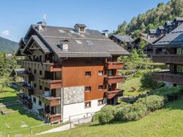 Camping Pas Cher vous présente avec son site Officiel campingpascher.fr, la Résidence Pierre & Vacances Premium Les Fermes De Méribel classé 4 étoiles, située sur la commune de Les Allues dans le département Savoie (Rhône Alpes) en France. La résidence Pierre & Vacances Premium Les Fermes De Méribel, vous présente un hébergement de type appartement de 60 m² et télévision. La résidence Pierre & Vacances Premium Les Fermes De Méribel vous propose du vendredi 03 juillet au vendredi 10 juillet 2026 pour 7 nuits à 1102€. Cette location propose 2 dates différentes pour réserver votre séjour. Découvrez également les 3 autres gammes d'hébergements de la résidence. Piscine chauffée, Piscine couverte, Aire de jeux intérieure, Golf, Épicerie,... En savoir plus : cliquez-ICI.