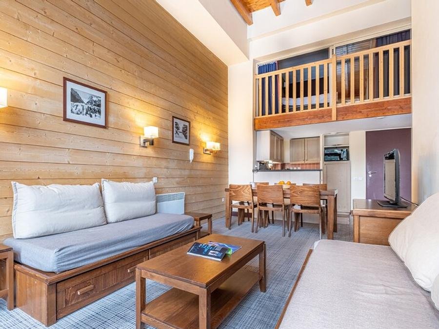 Camping Pas Cher vous présente avec son site Officiel campingpascher.fr, la Résidence Pierre & Vacances Le Belmont classé 3 étoiles, située sur la commune de Bourg St Maurice dans le département Savoie (Rhône Alpes) en France. La résidence Pierre & Vacances Le Belmont, vous présente un hébergement de type appartement de 60 m² et télévision. La résidence Pierre & Vacances Le Belmont vous propose du vendredi 11 décembre au vendredi 18 décembre 2026 pour 7 nuits à 1274€. Cette location propose 12 dates différentes pour réserver votre séjour. Découvrez également les 6 autres gammes d'hébergements de la résidence. Baby-foot, Canyoning, Centre équestre, Court de tennis, Cyclisme, Ping-pong, Piscine, Randonnée, Tir à l’arc, Bar, Dépôt de pain, Épicerie,... En savoir plus : cliquez-ICI.