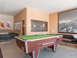 Camping Pas Cher vous présente avec son site Officiel campingpascher.fr, la Résidence Pierre & Vacances Le Belmont classé 3 étoiles, située sur la commune de Bourg St Maurice dans le département Savoie (Rhône Alpes) en France. La résidence Pierre & Vacances Le Belmont, vous présente un hébergement de type appartement de 36 m² et télévision. La résidence Pierre & Vacances Le Belmont vous propose du sam. 22 août au sam. 29 août 2026 pour 7 nuits à 451€. Cette location propose 48 dates différentes pour réserver votre séjour. Découvrez également les 6 autres gammes d'hébergements de la résidence. Baby-foot, Canyoning, Centre équestre, Court de tennis, Cyclisme, Ping-pong, Piscine, Randonnée, Tir à l’arc, Bar, Dépôt de pain, Épicerie,... En savoir plus : cliquez-ICI.