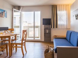 Camping Pas Cher vous présente avec son site Officiel campingpascher.fr, la Résidence Pierre & Vacances La Baie Des Sables classé 3 étoiles, située sur la commune de Les Sables D'olonne dans le département Vendée (Pays De La Loire) en France. La résidence Pierre & Vacances La Baie Des Sables, vous présente un hébergement de type studio de 25 m² pour 1 personne et télévision. La résidence Pierre & Vacances La Baie Des Sables vous propose du sam. 31 octobre au sam. 07 novembre 2026 pour 7 nuits à 452€. Cette location propose 265 dates différentes pour réserver votre séjour. Découvrez également les 3 autres gammes d'hébergements de la résidence. Baby-foot,... En savoir plus : cliquez-ICI.