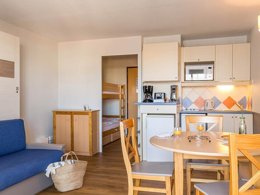 Camping Pas Cher vous présente avec son site Officiel campingpascher.fr, la Résidence Pierre & Vacances La Baie Des Sables classé 3 étoiles, située sur la commune de Les Sables D'olonne dans le département Vendée (Pays De La Loire) en France. La résidence Pierre & Vacances La Baie Des Sables, vous présente un hébergement de type studio de 25 m² pour 1 personne et télévision. La résidence Pierre & Vacances La Baie Des Sables vous propose du vendredi 06 février au vendredi 13 février 2026 pour 7 nuits à 420€. Cette location propose 262 dates différentes pour réserver votre séjour. Découvrez également les 3 autres gammes d'hébergements de la résidence. Baby-foot,... En savoir plus : cliquez-ICI.