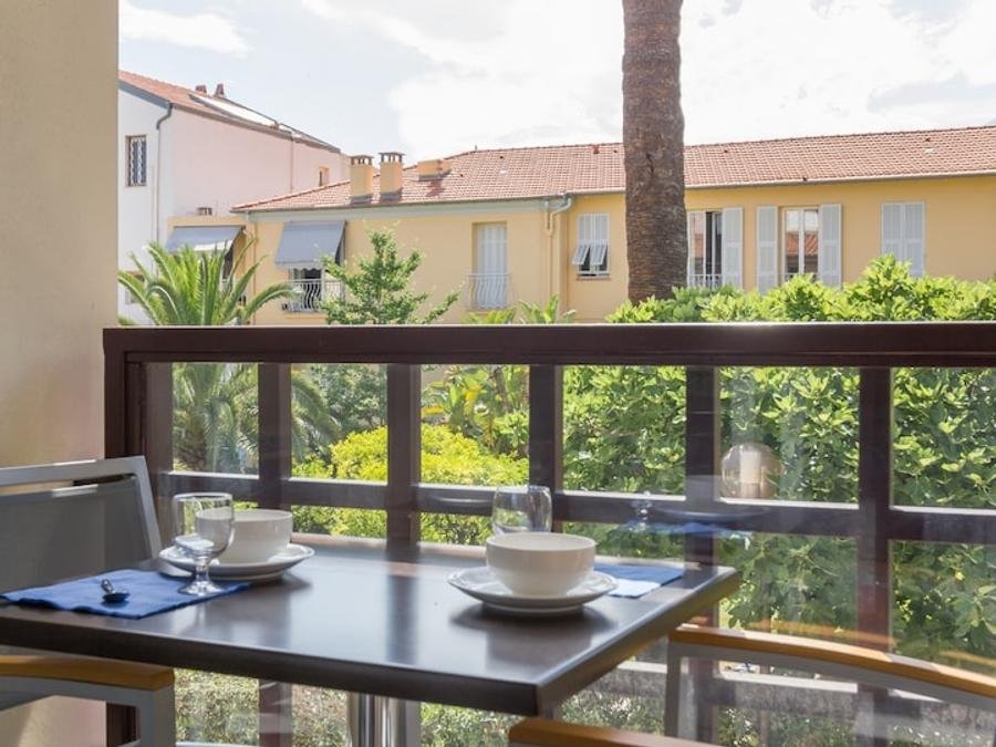 Camping Pas Cher vous présente avec son site Officiel campingpascher.fr, la Résidence Pierre & Vacances Les Citronniers classé 3 étoiles, située sur la commune de Menton dans le département Alpes-maritimes (Provence Alpes Côte D'azur) en France. La résidence Pierre & Vacances Les Citronniers, vous présente un hébergement de type studio de 26 m² pour 1 personne avec climatisation et télévision. La résidence Pierre & Vacances Les Citronniers vous propose du mercredi 18 novembre au mercredi 25 novembre 2026 pour 7 nuits à 532€. Cette location propose 231 dates différentes pour réserver votre séjour. Découvrez également les 4 autres gammes d'hébergements de la résidence. Planche à voile, Plongée,... En savoir plus : cliquez-ICI.