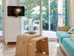 Camping Pas Cher vous présente avec son site Officiel campingpascher.fr, la Résidence Pierre & Vacances Les Rivages Du Parc classé 3 étoiles, située sur la commune de Menton dans le département Alpes-maritimes (Provence Alpes Côte D'azur) en France. La résidence Pierre & Vacances Les Rivages Du Parc vous propose un hébergement de type studio de 25 m² avec climatisation. Cet hébergement propose plus de 106 dates différentes pour réserver ! Pour dévouvrir la période la moins chère, consultez la rubrique 'Tarifs' et sélectionnez votre mois de départ. L'établissement vous propose 4 autres types d'hébergements. Découvrez tous nos séjours à petits prix dans la commune et aux alentours de Menton du département : Alpes-maritimes (Provence Alpes Côte D'azur). Mer, Épicerie,... En savoir plus : cliquez-ICI.