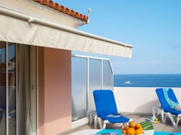 Camping Pas Cher vous présente avec son site Officiel campingpascher.fr, la Résidence Pierre & Vacances Les Rivages Du Parc classé 3 étoiles, située sur la commune de Menton dans le département Alpes-maritimes (Provence Alpes Côte D'azur) en France. La résidence Pierre & Vacances Les Rivages Du Parc, vous présente un hébergement de type studio de 25 m² avec climatisation. La résidence Pierre & Vacances Les Rivages Du Parc vous propose du dimanche 01 novembre au dimanche 08 novembre 2026 pour 7 nuits à 423€. Cette location propose 95 dates différentes pour réserver votre séjour. Découvrez également les 4 autres gammes d'hébergements de la résidence. Mer, Épicerie,... En savoir plus : cliquez-ICI.