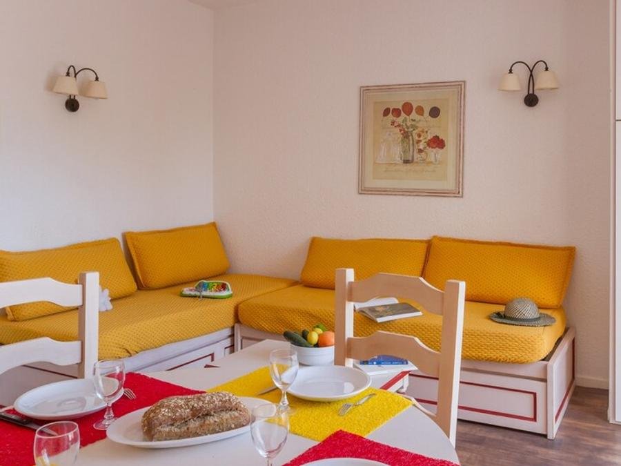 Camping Pas Cher vous présente avec son site Officiel campingpascher.fr, le Village vacances Pierre & Vacances Bandol Port classé 2 étoiles, situé sur la commune de Bandol dans le département Var (Provence Alpes Côte D'azur) en France. Le village vacances Pierre & Vacances Bandol Port vous propose un hébergement de type appartement de 43 m² pour 2 personnes. L'établissement vous propose 4 autres types d'hébergements. Découvrez tous nos séjours à petits prix dans la commune et aux alentours de Bandol du département : Var (Provence Alpes Côte D'azur). Piscine couverte, Court de tennis, Golf,... En savoir plus : cliquez-ICI.