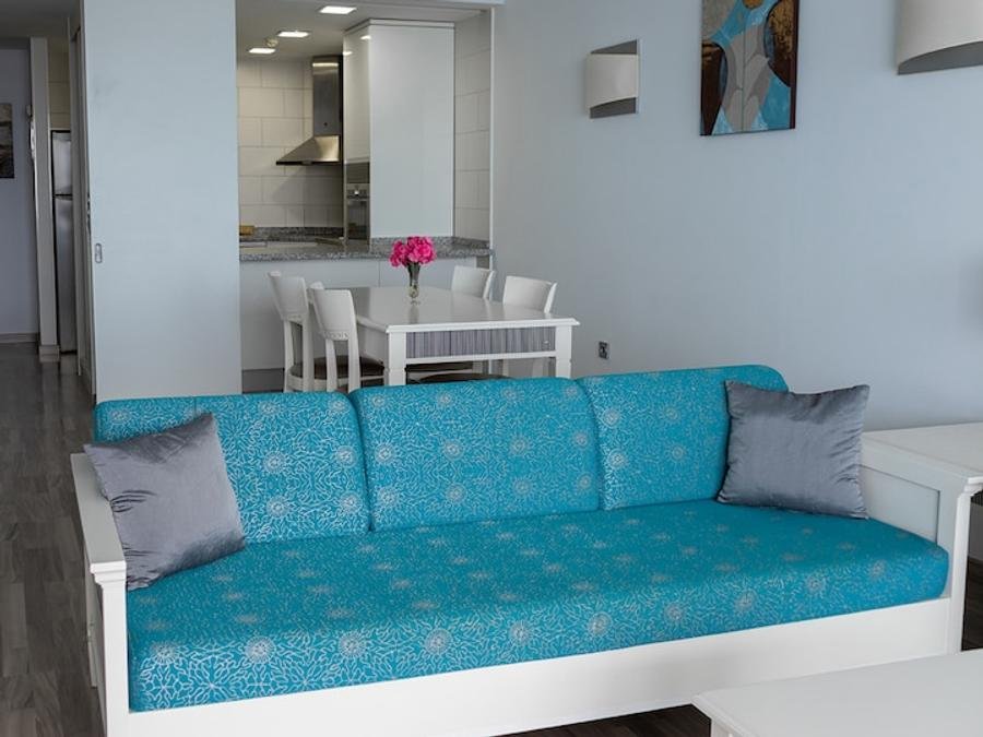 Camping Pas Cher vous présente avec son site Officiel campingpascher.fr, la Résidence Pierre & Vacances Marazul Del Sur classé 3 étoiles, située sur la commune de Tenerife dans le département Iles Canaries ((les) Iles Canaries) en Espagne. La résidence Pierre & Vacances Marazul Del Sur, vous présente un hébergement de type appartement de 75 m² et télévision. La résidence Pierre & Vacances Marazul Del Sur vous propose du sam. 12 septembre au sam. 19 septembre 2026 pour 7 nuits à 531.3€. Cette location propose 16 dates différentes pour réserver votre séjour. Découvrez également les 4 autres gammes d'hébergements de la résidence. Piscine chauffée, Piscine extérieure, Club enfants, Court de tennis, Ping-pong, Pétanque, Terrain multisports, Bar, Restaurant, Snack/Bar,... En savoir plus : cliquez-ICI.