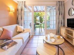 Camping Pas Cher vous présente avec son site Officiel campingpascher.fr, la Résidence Pierre & Vacances La Villa Maldagora classé 3 étoiles, située sur la commune de Ciboure dans le département Pyrénées-atlantiques (Aquitaine) en France. La résidence Pierre & Vacances La Villa Maldagora, vous présente un hébergement de type studio de 28 m² et télévision. La résidence Pierre & Vacances La Villa Maldagora vous propose du lundi 09 mars au lundi 16 mars 2026 pour 7 nuits à 331€. Cette location propose 144 dates différentes pour réserver votre séjour. Découvrez également les 6 autres gammes d'hébergements de la résidence. Piscine extérieure, Aire de jeux enfants, Court de tennis, Golf, Location de bateaux, Ping-pong, Piscine, Restaurant,... En savoir plus : cliquez-ICI.