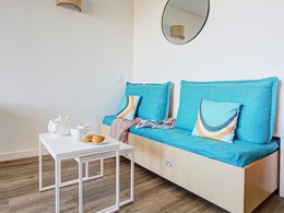 Camping Pas Cher vous présente avec son site Officiel campingpascher.fr, le Village vacances Pierre & Vacances Les Balcons De Collioure classé 3 étoiles, situé sur la commune de Collioure dans le département Pyrénées-orientales (Languedoc Roussillon) en France. Le village vacances Pierre & Vacances Les Balcons De Collioure, vous présente un hébergement de type studio de 25 m² pour 2 personnes avec climatisation et télévision. Le village vacances Pierre & Vacances Les Balcons De Collioure vous propose du sam. 28 février au sam. 07 mars 2026 pour 7 nuits à 440€. Cette location propose 249 dates différentes pour réserver votre séjour. Découvrez également les 3 autres gammes d'hébergements du village vacances. Piscine extérieure, Centre équestre, Court de tennis, Golf, Plongée,... En savoir plus : cliquez-ICI.