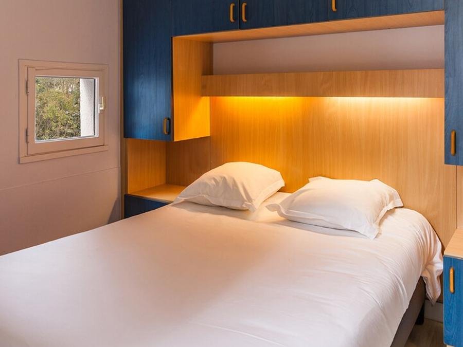 Camping Pas Cher vous présente avec son site Officiel campingpascher.fr, la Résidence Pierre & Vacances Les Terrasses Du Parc classé 2 étoiles, située sur la commune de La Grande Motte dans le département Hérault (Languedoc Roussillon) en France. La résidence Pierre & Vacances Les Terrasses Du Parc, vous présente un hébergement de type appartement de 25 m² et télévision. La résidence Pierre & Vacances Les Terrasses Du Parc vous propose du vendredi 29 janvier au vendredi 05 février 2027 pour 7 nuits à 385€. Cette location propose 220 dates différentes pour réserver votre séjour. Découvrez également les 2 autres gammes d'hébergements de la résidence. Aire de jeux enfants, Centre équestre, Court de tennis, Paddle, Ping-pong, Planche à voile, Pétanque, Sports nautiques,... En savoir plus : cliquez-ICI.