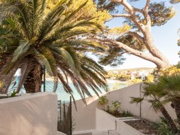 Camping Pas Cher vous présente avec son site Officiel campingpascher.fr, la Résidence Pierre & Vacances Louis Lumière, située sur la commune de Bandol dans le département Var (Provence Alpes Côte D'azur) en France. La résidence Pierre & Vacances Louis Lumière, vous présente un hébergement de type studio de 18 m² avec climatisation et télévision. La résidence Pierre & Vacances Louis Lumière vous propose du jeudi 08 janvier au jeudi 15 janvier 2026 pour 7 nuits à 255.15€. Cette location propose 14 dates différentes pour réserver votre séjour. Découvrez également les 4 autres gammes d'hébergements de la résidence.... En savoir plus : cliquez-ICI.