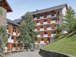 Camping Pas Cher vous présente avec son site Officiel campingpascher.fr, le Village vacances Pierre & Vacances Les Trois Domaines classé 3 étoiles, situé sur la commune de Ax Les Thermes dans le département Ariège (Midi Pyrénées) en France. Le village vacances Pierre & Vacances Les Trois Domaines, vous présente un hébergement de type studio de 26 m² pour 2 personnes et télévision. Le village vacances Pierre & Vacances Les Trois Domaines vous propose du sam. 14 mars au sam. 21 mars 2026 pour 7 nuits à 494€. Cette location propose 1 dates différentes pour réserver votre séjour. Découvrez également les 4 autres gammes d'hébergements du village vacances. Piscine extérieure, Ping-pong,... En savoir plus : cliquez-ICI.