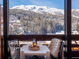 Camping Pas Cher vous présente avec son site Officiel campingpascher.fr, le Village vacances Pierre & Vacances Les Ravines classé 3 étoiles, situé sur la commune de Les Allues dans le département Savoie (Rhône Alpes) en France. Le village vacances Pierre & Vacances Les Ravines, vous présente un hébergement de type studio de 35 m² pour 2 personnes et télévision. Le village vacances Pierre & Vacances Les Ravines vous propose du vendredi 03 juillet au vendredi 10 juillet 2026 pour 7 nuits à 548€. Cette location propose 7 dates différentes pour réserver votre séjour. Découvrez également les 5 autres gammes d'hébergements du village vacances. Piscine chauffée, Piscine couverte, Ping-pong, Piscine, Bar, Restaurant, Supermarché,... En savoir plus : cliquez-ICI.