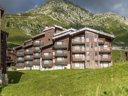Camping Pas Cher vous présente avec son site Officiel campingpascher.fr, la Résidence Pierre & Vacances Émeraude classé 3 étoiles, située sur la commune de Belle Plagne dans le département Savoie (Rhône Alpes) en France. La résidence Pierre & Vacances Émeraude, vous présente un hébergement de type studio de 25 m² et télévision. La résidence Pierre & Vacances Émeraude vous propose du dimanche 05 juillet au dimanche 12 juillet 2026 pour 7 nuits à 307.65€. Cette location propose 5 dates différentes pour réserver votre séjour. Découvrez également les 3 autres gammes d'hébergements de la résidence. Escalade, Salle de fitness,... En savoir plus : cliquez-ICI.