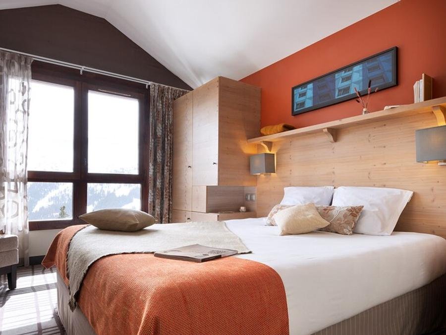 Camping Pas Cher vous présente avec son site Officiel campingpascher.fr, la Résidence Pierre & Vacances Premium Les Terrasses D'Hélios classé 5 étoiles, située sur la commune de Flaine dans le département Haute-savoie (Rhône Alpes) en France. La résidence Pierre & Vacances Premium Les Terrasses D'Hélios, vous présente un hébergement de type appartement de 75 m² et télévision. La résidence Pierre & Vacances Premium Les Terrasses D'Hélios vous propose du sam. 04 juillet au sam. 11 juillet 2026 pour 7 nuits à 1321€. Cette location propose 1 dates différentes pour réserver votre séjour. Découvrez également les 6 autres gammes d'hébergements de la résidence. Piscine chauffée, Piscine couverte, Animation enfants, Golf, Piscine, Restaurant,... En savoir plus : cliquez-ICI.