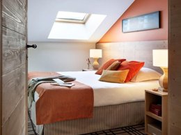 Camping Pas Cher vous présente avec son site Officiel campingpascher.fr, la Résidence Pierre & Vacances Premium Les Terrasses D'Hélios classé 5 étoiles, située sur la commune de Flaine dans le département Haute-savoie (Rhône Alpes) en France. La résidence Pierre & Vacances Premium Les Terrasses D'Hélios, vous présente un hébergement de type appartement de 35 m² et télévision. La résidence Pierre & Vacances Premium Les Terrasses D'Hélios vous propose du sam. 22 août au sam. 29 août 2026 pour 7 nuits à 723€. Cette location propose 58 dates différentes pour réserver votre séjour. Découvrez également les 6 autres gammes d'hébergements de la résidence. Piscine chauffée, Piscine couverte, Animation enfants, Golf, Piscine, Restaurant,... En savoir plus : cliquez-ICI.