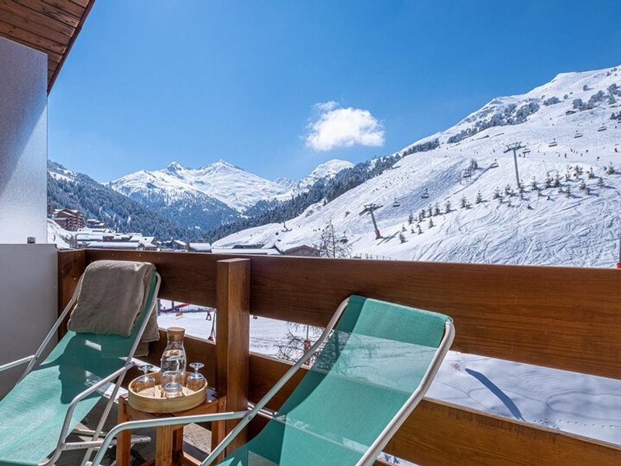 Camping Pas Cher vous présente avec son site Officiel campingpascher.fr, la Résidence Pierre & Vacances Les Bleuets classé 3 étoiles, située sur la commune de Les Allues dans le département Savoie (Rhône Alpes) en France. La résidence Pierre & Vacances Les Bleuets vous propose un hébergement de type studio de 27 m² pour 1 personne (télévision). L'établissement vous propose 4 autres types d'hébergements. Découvrez tous nos séjours à petits prix dans la commune et aux alentours de Les Allues du département : Savoie (Rhône Alpes). Piscine chauffée, Piscine extérieure, Baby-foot, Court de tennis, Escalade, Ping-pong, Piscine, Épicerie,... En savoir plus : cliquez-ICI.